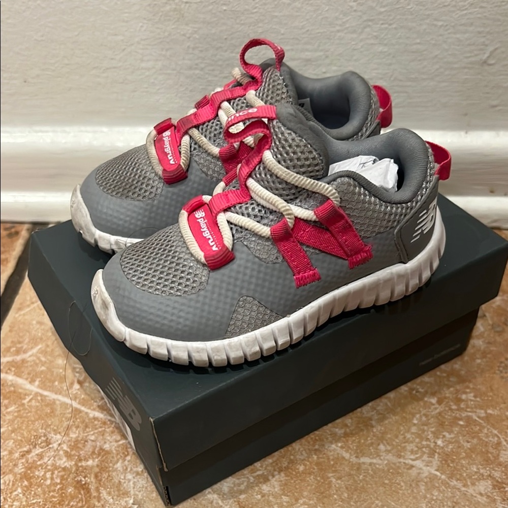 New Balance Gray and Pink Sneakers with Breathable Mesh and Cushioned Midsole